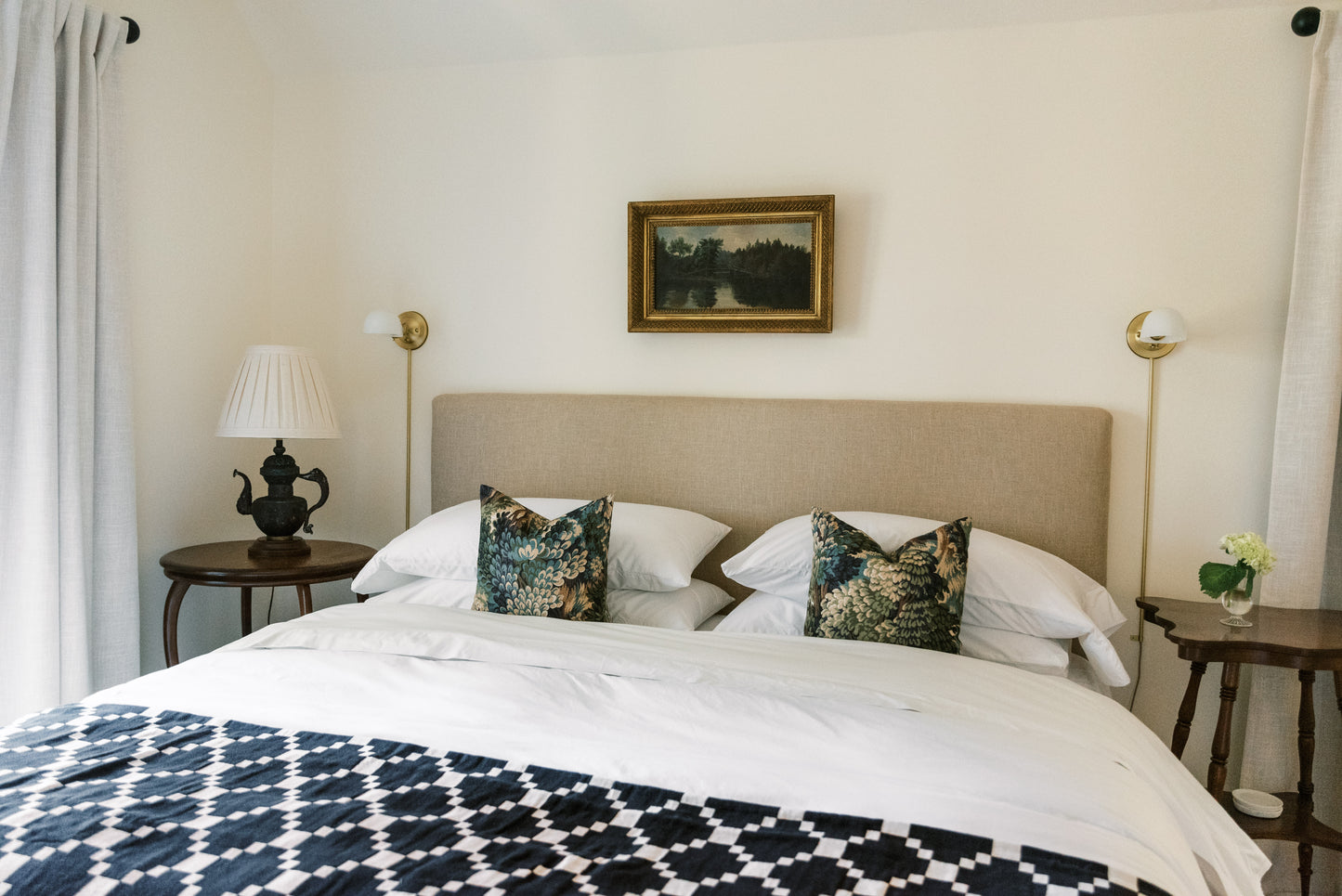 DELUXE KING IN MAIN HOUSE (ROOM 4)