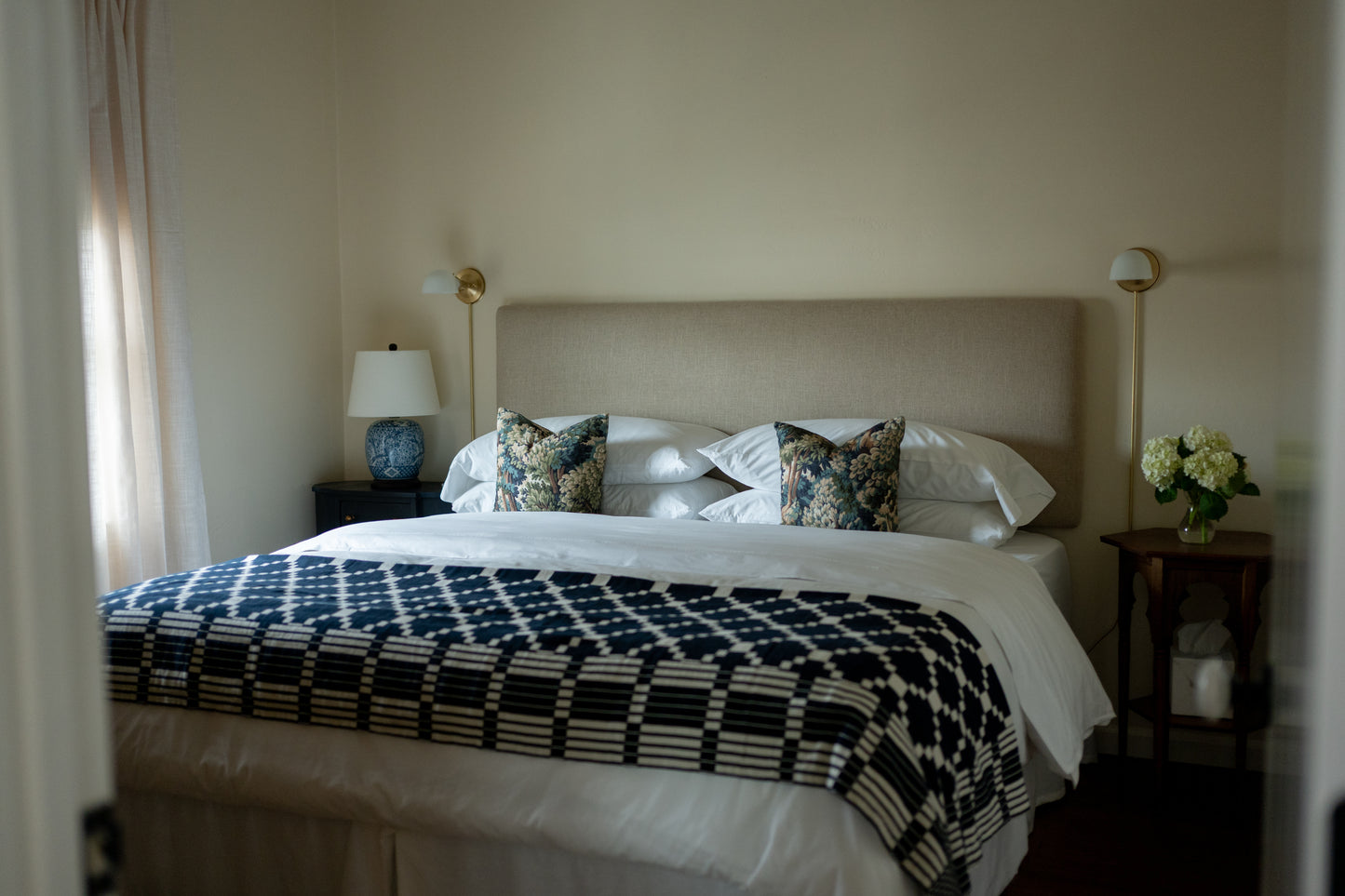 DELUXE PRIVATE KING IN BUNGALOW