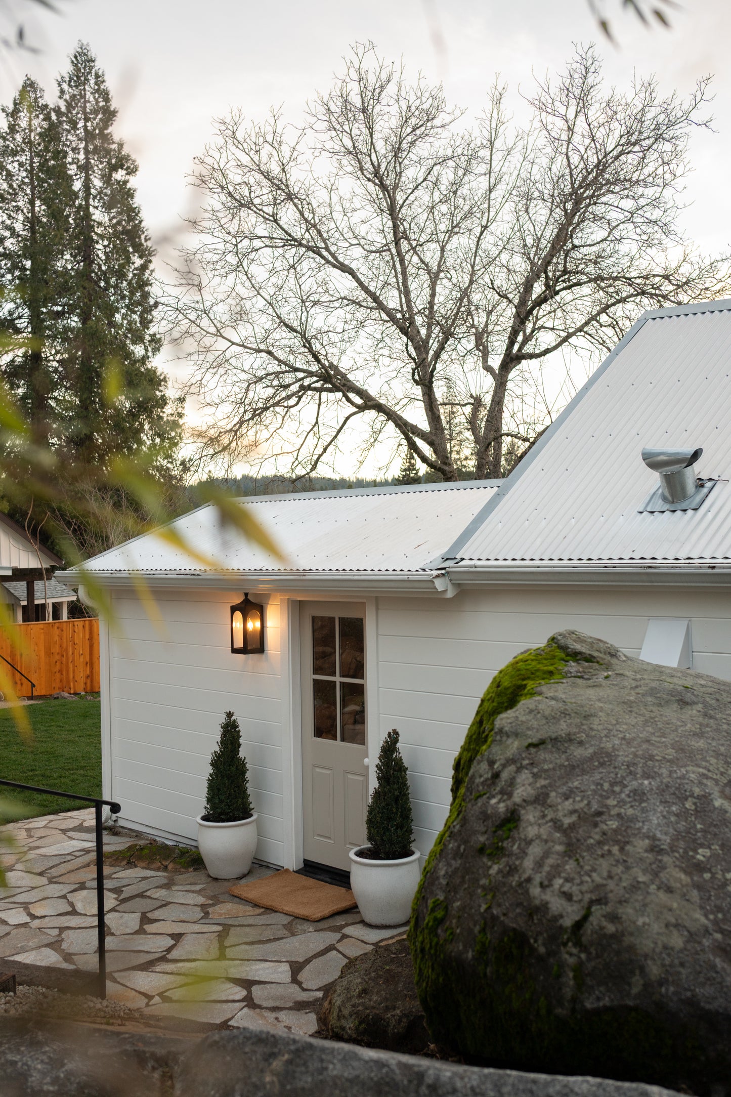 DELUXE PRIVATE KING IN BUNGALOW