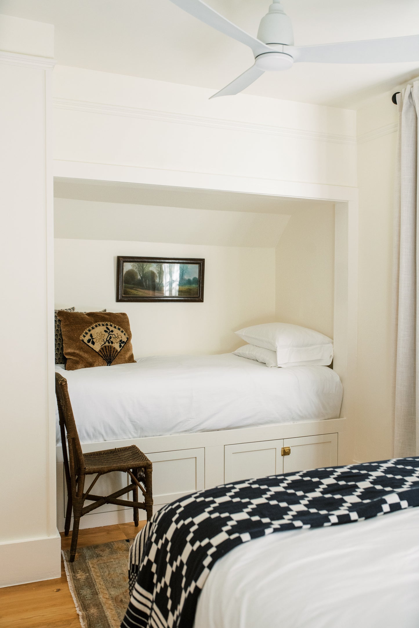 SHARED QUEEN & TWIN IN MAIN HOUSE (ROOM 2)